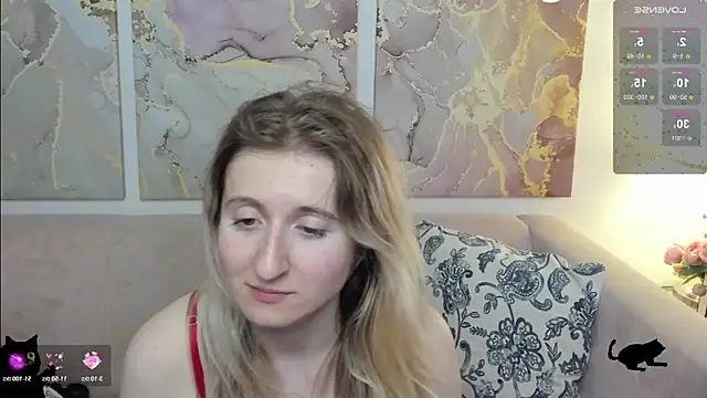 Snapshot of CamillaDreamer chatting on May 2026 06:11:01 AM CamillaDreamer online show from May 2026 06:11:01 AM
