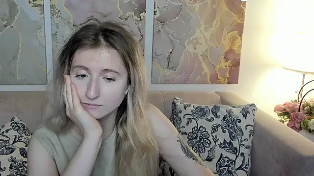 Snapshot of CamillaDreamer chatting on May 2026 10:32:02 AM CamillaDreamer online show from May 2026 10:32:02 AM