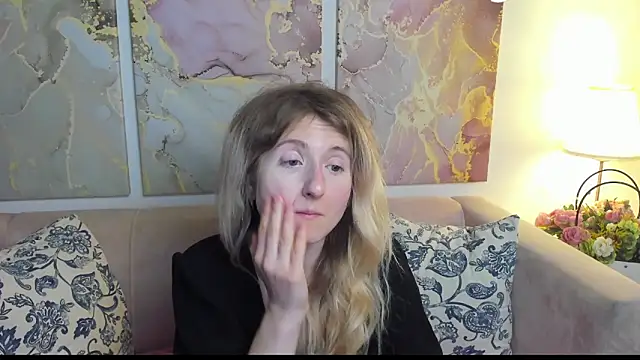 Snapshot of CamillaDreamer chatting on May 2026 02:43:01 PM CamillaDreamer online show from May 2026 02:43:01 PM