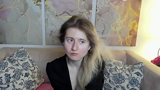 Snapshot of CamillaDreamer chatting on May 2026 11:41:02 AM CamillaDreamer online show from May 2026 11:41:02 AM