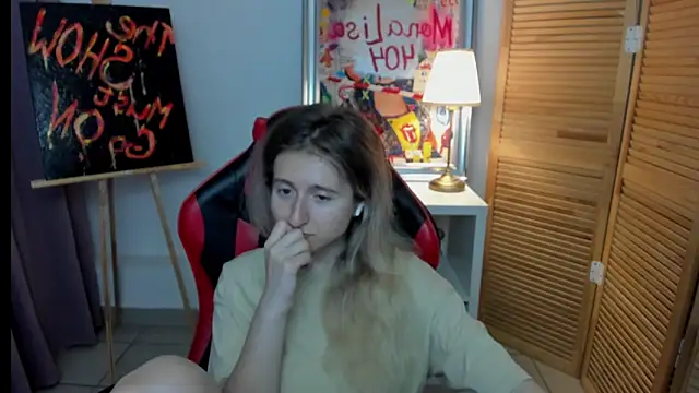 Snapshot of CamillaDreamer chatting on June 2026 05:25:01 PM CamillaDreamer online show from June 2026 05:25:01 PM