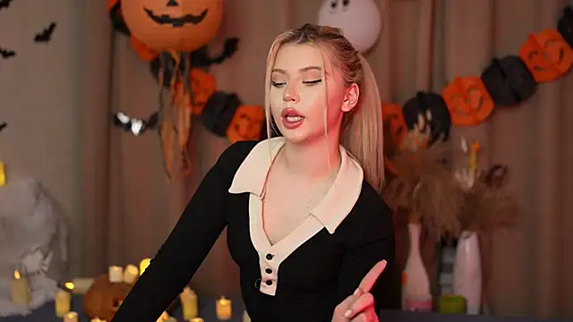 Snapshot of AshleyNikoo chatting on October 2025 03:35:01 PM AshleyNikoo online show from October 2025 03:35:01 PM