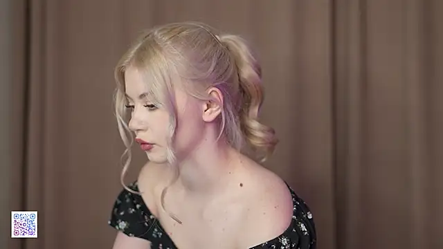 Snapshot of AshleyNikoo chatting on November 2025 03:44:01 PM AshleyNikoo online show from November 2025 03:44:01 PM