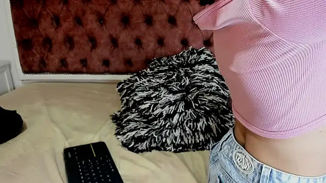 hannarose1208 online show from December 2025 01:06:01 PM