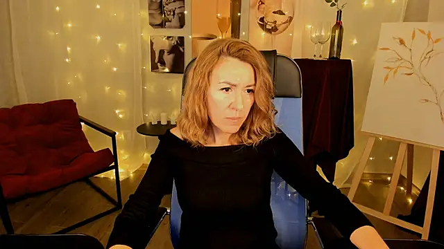 Snapshot of DonnaSmitth chatting on October 2025 09:41:02 AM DonnaSmitth online show from October 2025 09:41:02 AM