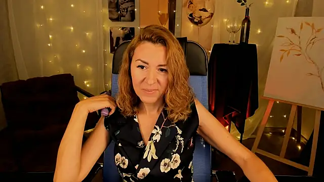 Snapshot of DonnaSmitth chatting on October 2025 10:03:02 AM DonnaSmitth online show from October 2025 10:03:02 AM