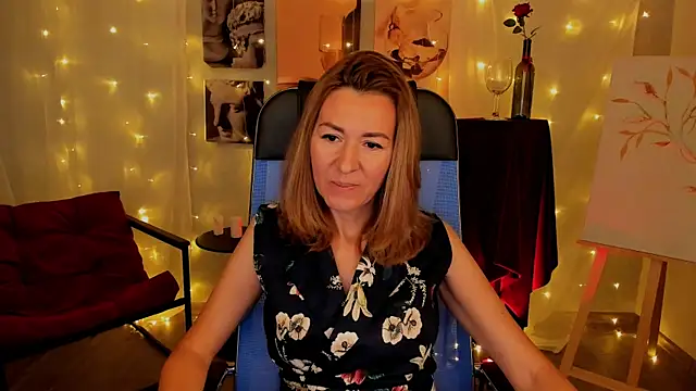 Snapshot of DonnaSmitth chatting on October 2025 07:05:02 AM DonnaSmitth online show from October 2025 07:05:02 AM