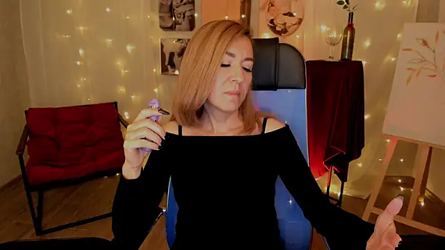 DonnaSmitth online show from November 2025 09:55:02 AM