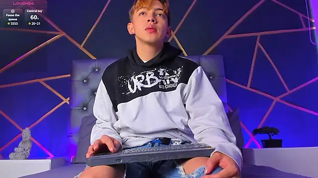 Lian Miller1  online show from February 2026 12:39:02 PM