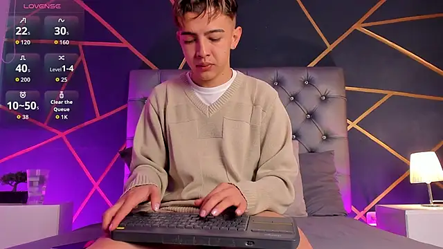 Lian Miller1  online show from March 2026 12:21:02 PM