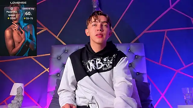 Lian Miller1  online show from April 2026 12:39:01 PM