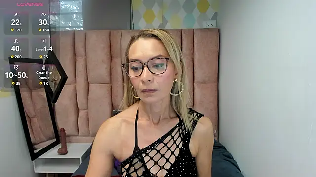 Issa Milf   online show from March 2026 01:18:01 PM