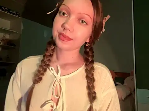 EmiIyKitty online show from October 2025 07:47:01 PM