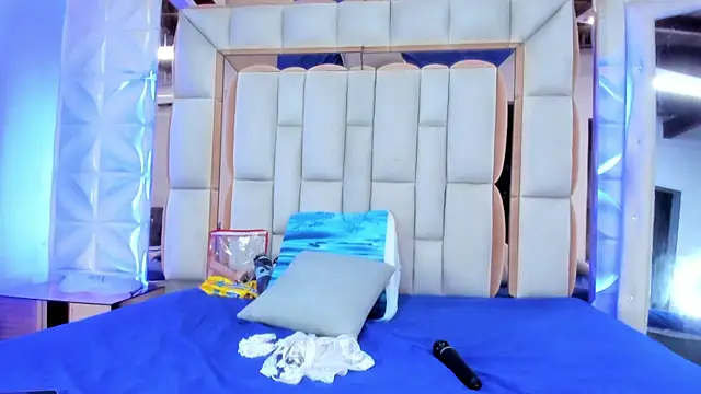 violet milleer online show from April 2026 07:49:01 PM