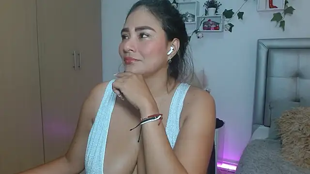 Snapshot of mia_star_2 chatting on April 2026 10:22:02 AM mia star 2 online show from April 2026 10:22:02 AM