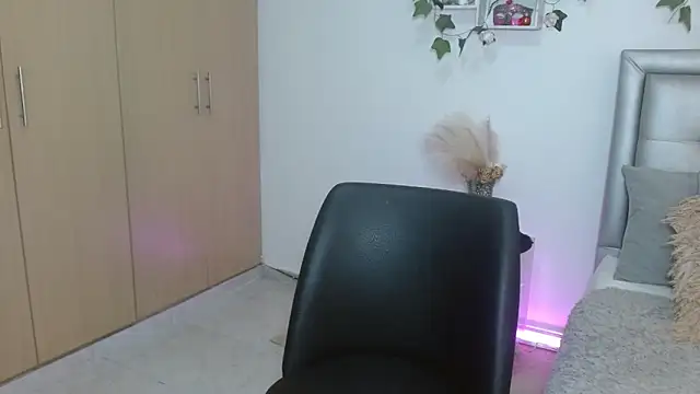 Snapshot of mia_star_2 chatting on April 2026 10:51:01 AM mia star 2 online show from April 2026 10:51:01 AM