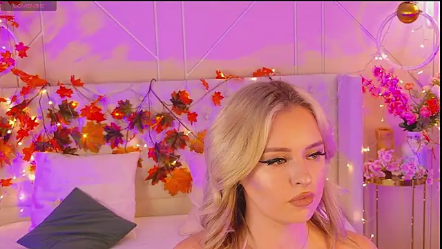 Snapshot of EllyLinn chatting on December 2025 04:34:02 PM EllyLinn online show from December 2025 04:34:02 PM