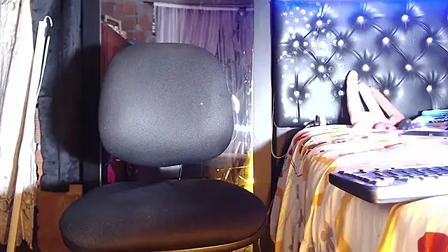 taylor hot85 online show from November 2025 11:10:02 PM