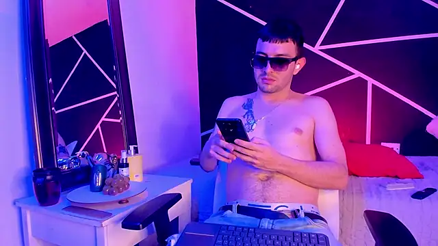 VynnyBlacke  online show from November 2025 08:19:01 PM