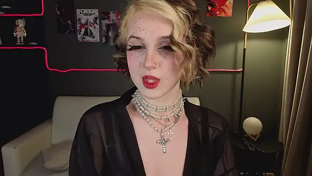 luna son online show from April 2026 09:40:02 PM