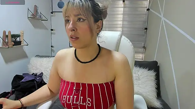 sophialyh 1 online show from November 2025 01:00:02 PM