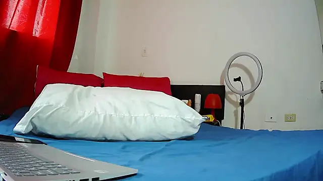 MissAsly online show from November 2025 04:06:01 PM