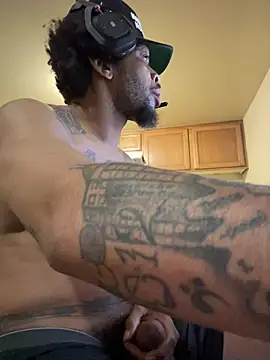 Snapshot of thefreakscomeoutatnight chatting on April 2026 08:06:01 AM thefreakscomeoutatnight online show from April 2026 08:06:01 AM