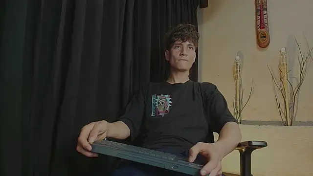 Snapshot of ZackMaye chatting on October 2025 03:26:02 AM ZackMaye online show from October 2025 03:26:02 AM