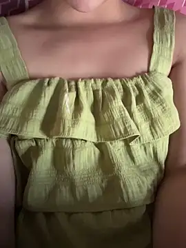 Snapshot of Miubeeeee chatting on November 2025 07:18:02 AM Miubeeeee online show from November 2025 07:18:02 AM