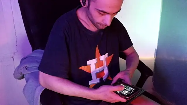 Snapshot of highinhtxx chatting on March 2026 07:14:02 AM highinhtxx online show from March 2026 07:14:02 AM