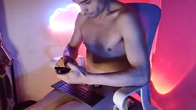 Snapshot of highinhtxx chatting on April 2026 06:36:01 AM highinhtxx online show from April 2026 06:36:01 AM