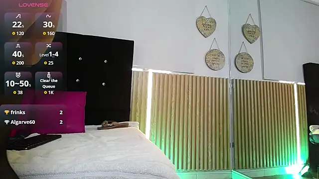 chloe  Jones  online show from March 2026 01:05:02 PM