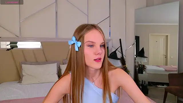 Lili Lohan online show from October 2025 05:14:02 PM