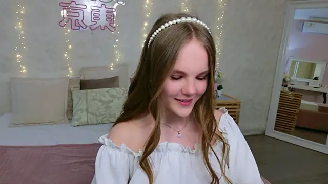 Snapshot of Lili_Lohan chatting on April 2026 05:00:02 AM Lili Lohan online show from April 2026 05:00:02 AM