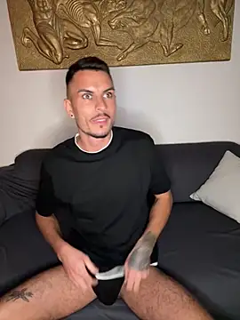 WildFlame2525 online show from October 2025 05:03:01 PM