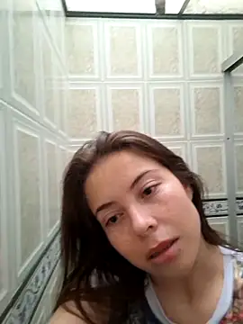 Snapshot of EmmaValencia_ chatting on October 2025 06:20:01 PM EmmaValencia online show from October 2025 06:20:01 PM