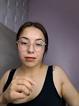 Snapshot of EmmaValencia_ chatting on November 2025 03:22:02 PM EmmaValencia online show from November 2025 03:22:02 PM