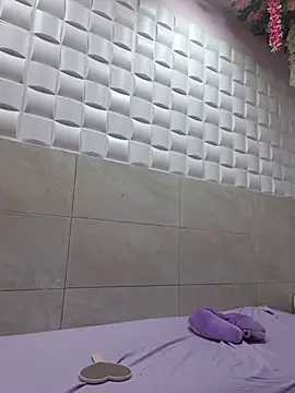 Snapshot of EmmaValencia_ chatting on February 2026 10:04:01 PM EmmaValencia online show from February 2026 10:04:01 PM