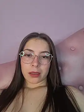 Snapshot of EmmaValencia_ chatting on February 2026 04:31:01 AM EmmaValencia online show from February 2026 04:31:01 AM