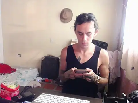 Snapshot of monroedelrey chatting on October 2025 04:47:01 PM monroedelrey online show from October 2025 04:47:01 PM