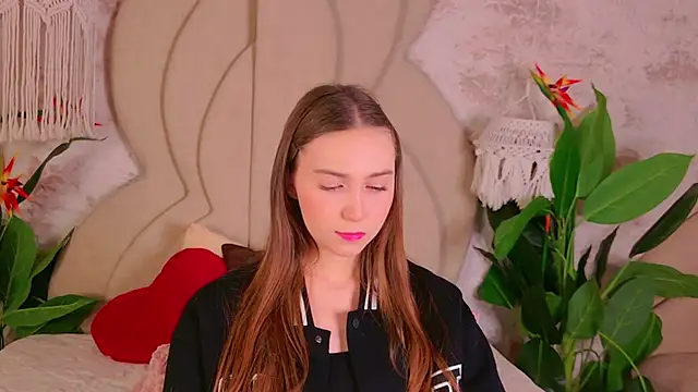 OliviaLay online show from November 2025 10:59:02 AM