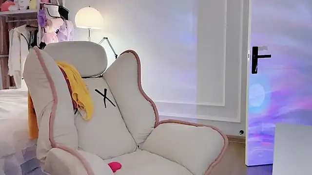 Snapshot of Titi-175 chatting on April 2026 12:25:01 PM Titi-175 online show from April 2026 12:25:01 PM