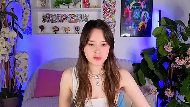 EvaSwen online show from October 2025 09:55:02 PM