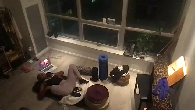 tia   fox online show from October 2025 03:54:02 AM