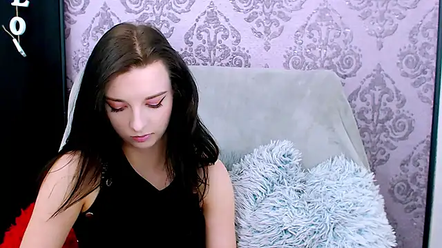 Snapshot of DominantLuna chatting on February 2026 08:39:01 PM DominantLuna online show from February 2026 08:39:01 PM