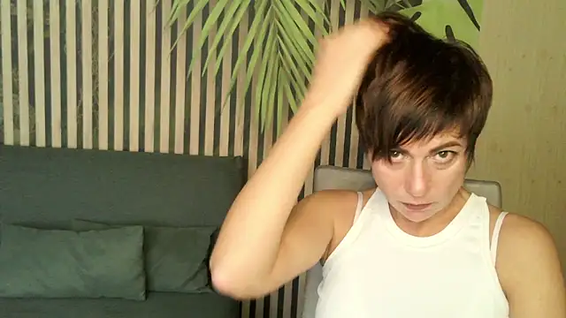 Ashley Brookss online show from October 2025 06:48:01 AM