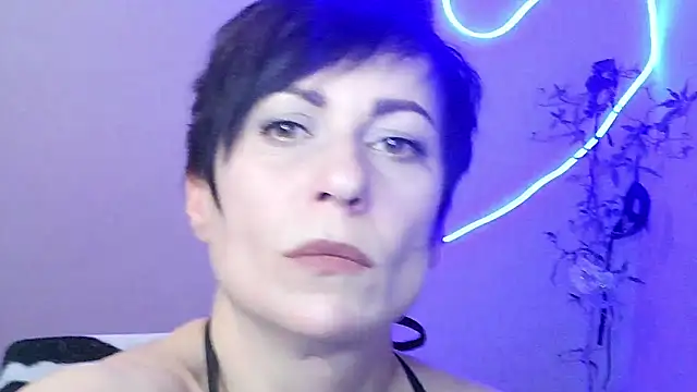 Ashley Brookss online show from November 2025 04:42:01 PM