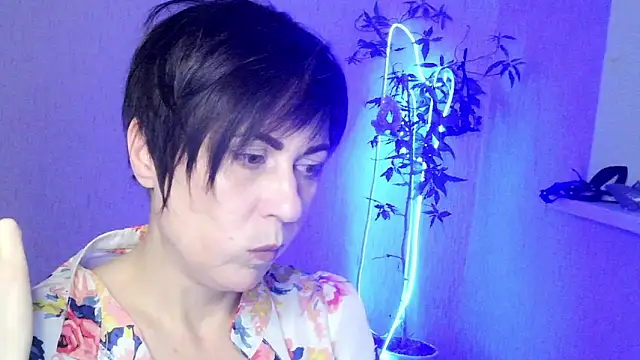 Ashley Brookss online show from December 2025 02:00:02 PM