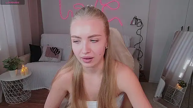 Snapshot of TessaGrays chatting on March 2026 08:18:01 AM TessaGrays online show from March 2026 08:18:01 AM