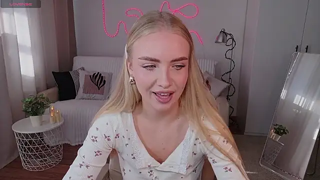 Snapshot of TessaGrays chatting on March 2026 09:37:02 AM TessaGrays online show from March 2026 09:37:02 AM